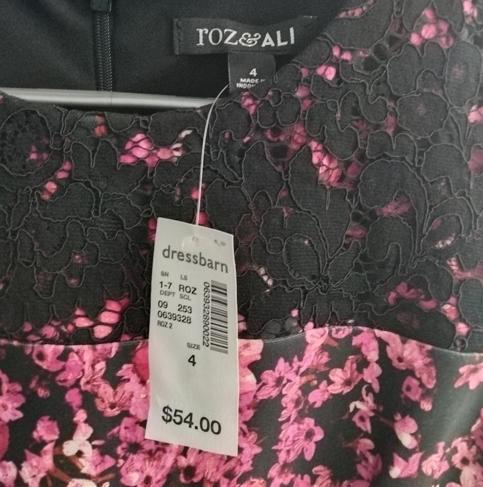 NWT Roz & Ali Black Dress with Pink Floral Lace Size 4 🌹